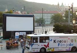 Kinobus DP hl. m. Prahy na hřišti Hlubočepy