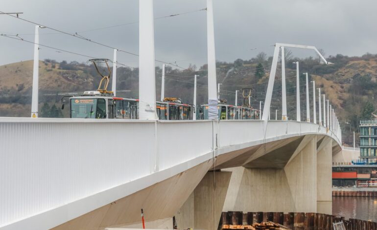 Dvorecký most bude otevřen 18. dubna. Řada tramvají a ...